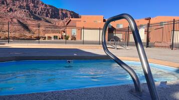 Beheizter Pool