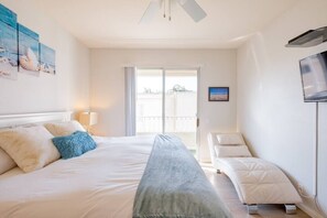 3 bedrooms, desk, iron/ironing board, free WiFi