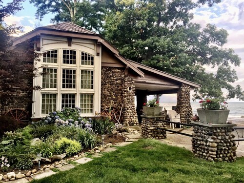 Apt in historischen Hause tragbar A / C, Dampfdusche, WiFi, Kabel, separater Eingang