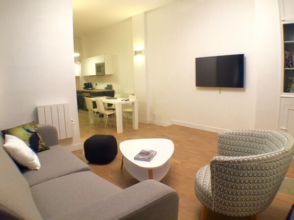 Smart TV, computer monitors