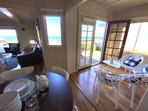Smart TV, fireplace, books - 180º ocean views in a central location 2bd+den, 2baths (Pacific Grove)