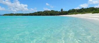 Amazing villa steps from the pool with incredible views & FREE WiFi