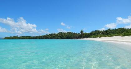 Amazing villa steps from the pool with incredible views & FREE WiFi