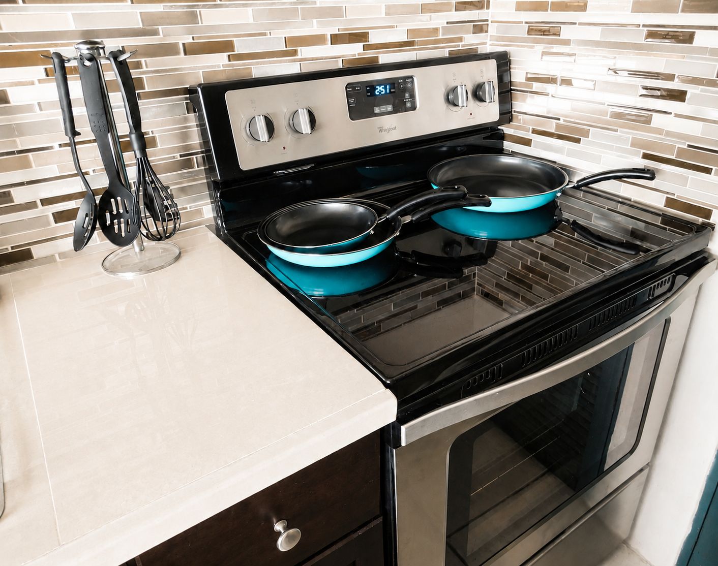 Coffee/tea maker, fridge, microwave, oven