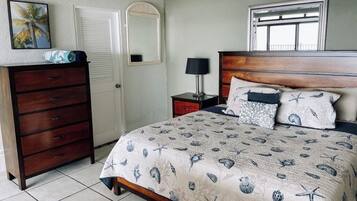 1 dormitorio, tabla de planchar con plancha, wifi y ropa de cama