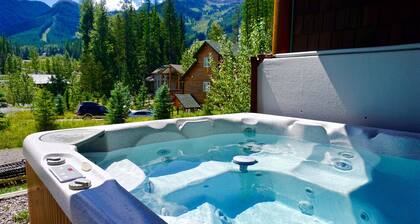 Ski Back to your Private Hot Tub | 3-5 Min. Walk to the Elk Chairlift
