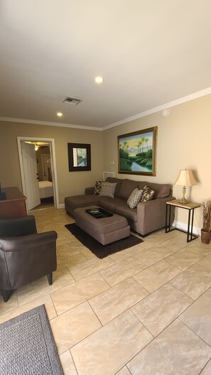 Smart TV, books, video library, stereo - Apt A,  Beach block beauty with putting green. Everything for a great Vacation,  (Pompano Beach)