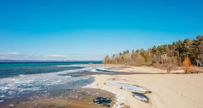 Syksyviikon erityinen 99 dollaria! Esteettömät auringonlaskun näkymät lahden askeleen yli