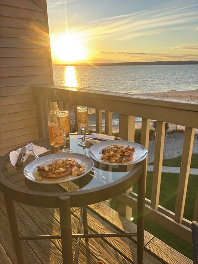 Spectacular sunset views overlooking the east bay!   WINTER SPECIALS!!