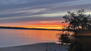 Plage, chaises longues
