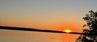 Spectacular sunset views overlooking the beach & east bay! WINTER SPECIALS!!!