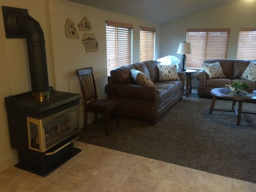 Cottage Near Zion Hiking, Biking and other Fun!  Great Central Location.