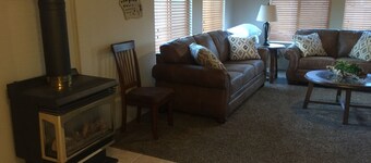 Cottage Near Zion Hiking, Biking and other Fun!  Great Central Location.