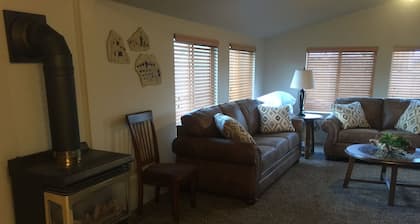 Cottage Near Zion Hiking, Biking and other Fun! Great Central Location.