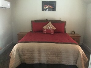 1 soverom, strykejern/-brett, wi-fi (inkludert) og sengetøy