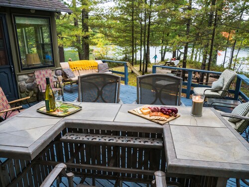 Quiet and Peaceful 3 Bedroom Family Cottage on Lake George, 12 Miles to TC