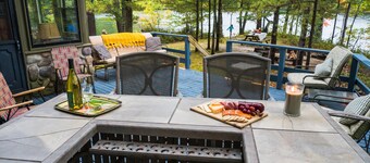 Quiet and Peaceful 3 Bedroom Family Cottage on Lake George, 12 Miles to TC