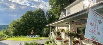 Artful Lodging Mountain-view Studio+1 Bedrm Apt in Historic Home, Montpelier VT