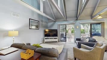 Älytelevisio, DVD-soitin, pöytäjalkapallopöytä, kirjoja