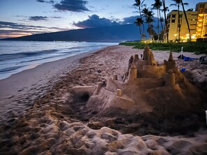 Plage, chaises longues, serviettes de plage