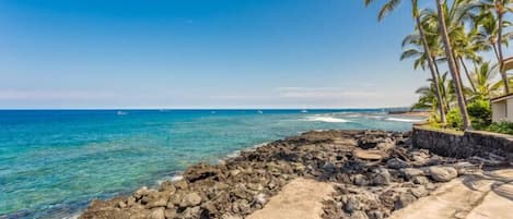 Beach nearby, sun-loungers, beach towels