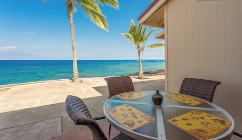 Direct Oceanfront 2BR/2BA Townhouse with Pool and Pickleball & Tennis Courts