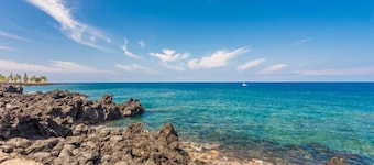 Direct Oceanfront 2BR/2BA Townhouse with Pool and Pickleball & Tennis Courts