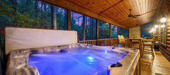 4 Master Bedrooms, Hot Tub, Playground- Single Story