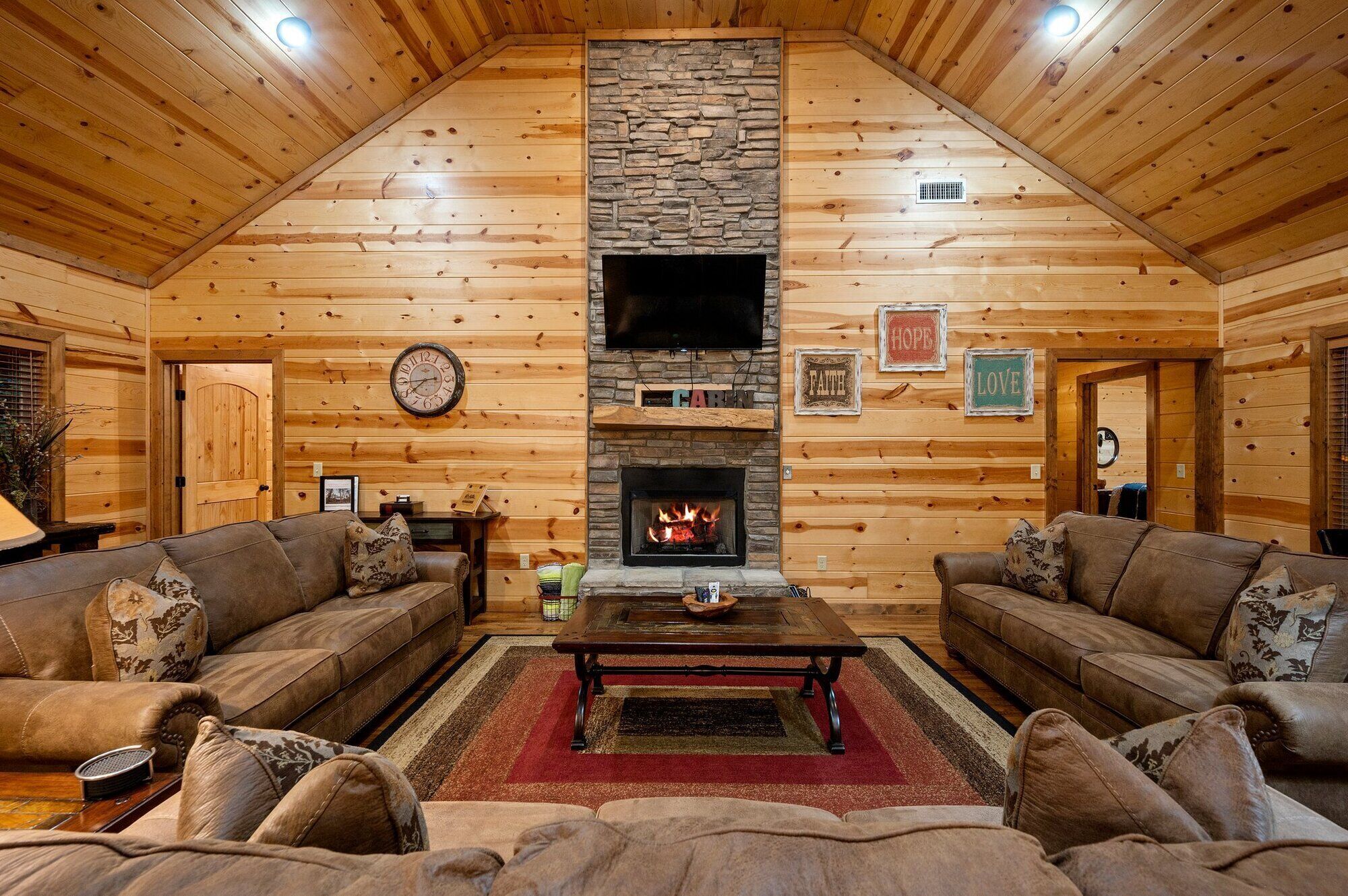 TV, peis og stereoanlegg