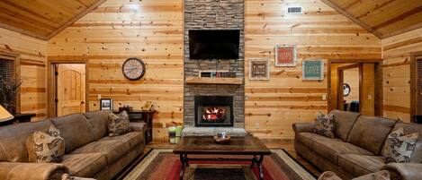 Fernseher, Kamin, Stereoanlage