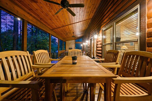 Outdoor dining