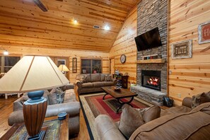 テレビ、暖炉、ステレオ