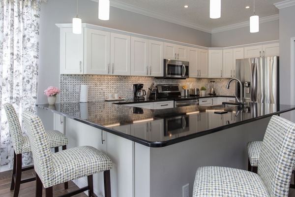 Refrigerador, microondas, horno, placa de cocina