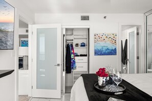 2 bedrooms, desk, iron/ironing board, WiFi