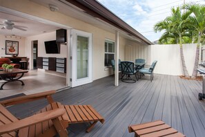 Outdoor dining - Stylish Beach Retreat Right Across Street From Beach & Gulf of Mexico in IRB! (Indian Rocks Beach)