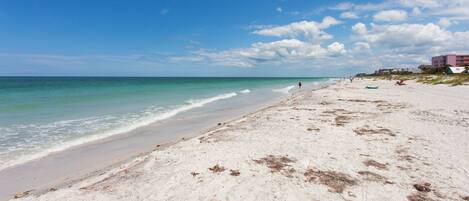 Beach nearby, sun loungers, beach towels