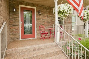 Exterior detail - Riverfront, Kayaks, Boat Dock, Games, Pool, Hot Tub, 10 Min To Dwntwn Nashville! (Nashville)