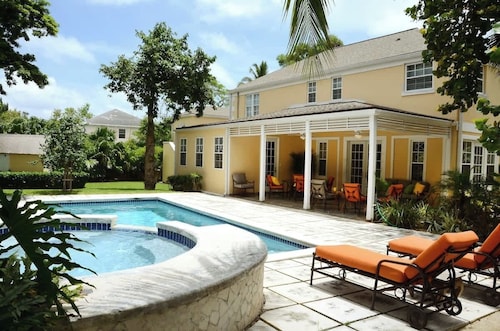 Large House w/ Private Pool + Easy Beach Access