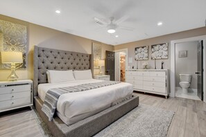 4 Schlafzimmer, Schreibtisch, Bügeleisen/Bügelbrett, Reisekinderbett