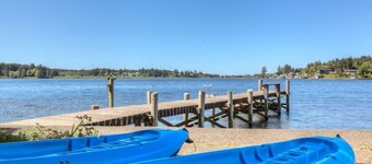 Brannholm Glass Lakefront Home -Pet friendly