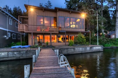 Brannholm Glass Lakefront Home -Pet friendly
