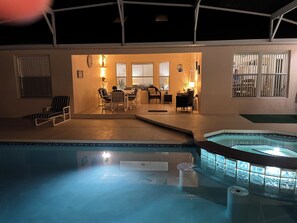 حمّام سباحة مُدفَّأ