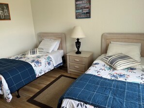 4 chambres, fer et planche à repasser, Wi-Fi, literie fournie