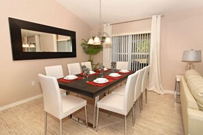 Dining - Stunning 3 bed/2 bath w Den/Near Disney/South Facing Pool/Hot Tub/FreeWiFi/Xbox1 (Davenport)