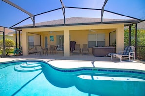A heated pool - Stunning 3 bed/2 bath w Den/Near Disney/South Facing Pool/Hot Tub/FreeWiFi/Xbox1 (Davenport)