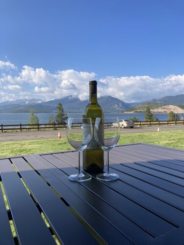 Luxury Lakeside Getaway, Central To Ski Resorts, Free Wi-Fi