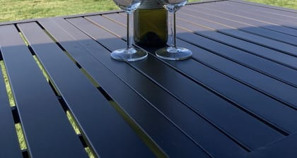 Luxury Lakeside Getaway, Central To Ski Resorts, Free Wi-Fi