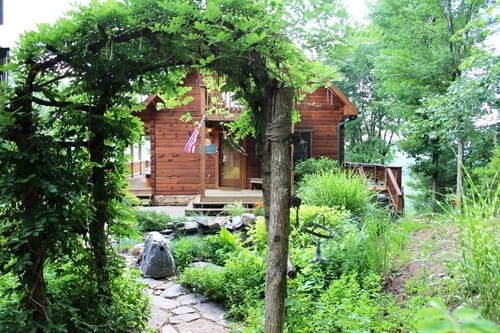 Luxury Lake Cabin by New River Trail w/ Dock/Canoes/Steam Room/Fireplaces...