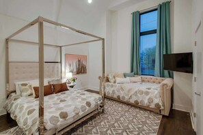 3 chambres, fer et planche à repasser, Wi-Fi, draps fournis