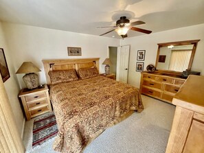 3 habitaciones, escritorio, tabla de planchar con plancha y wifi gratis 